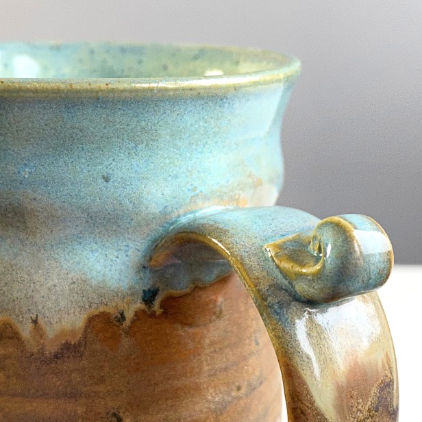 Kubek ceramiczny z koła garncarskiego