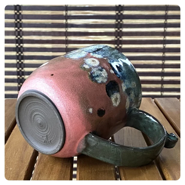 kubek do kawy kubek do herbaty stopka z czekoladowej gliny ceramiczny handmade rękodzieło.webp