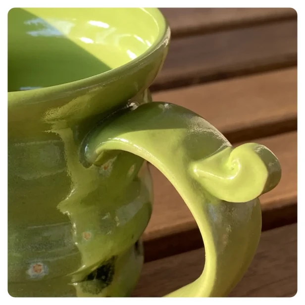 3 ręcznie robiony kubek ceramiczny spirala w odcieniach zieleni zielony ucho - POTERIA.webp