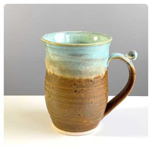 Kubek ceramiczny z koła garncarskiego