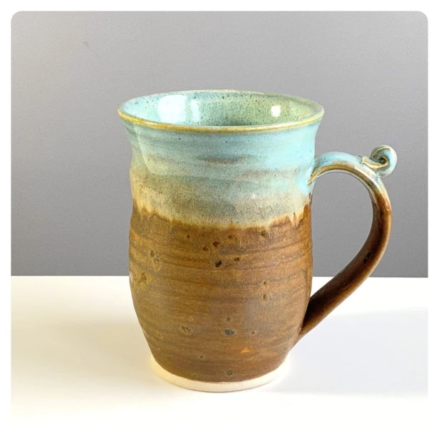 Kubek ceramiczny z koła garncarskiego